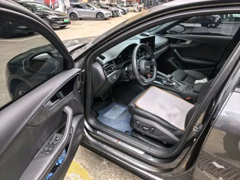 2023 Audi A4L 2.0T 190HP L4 7DCT