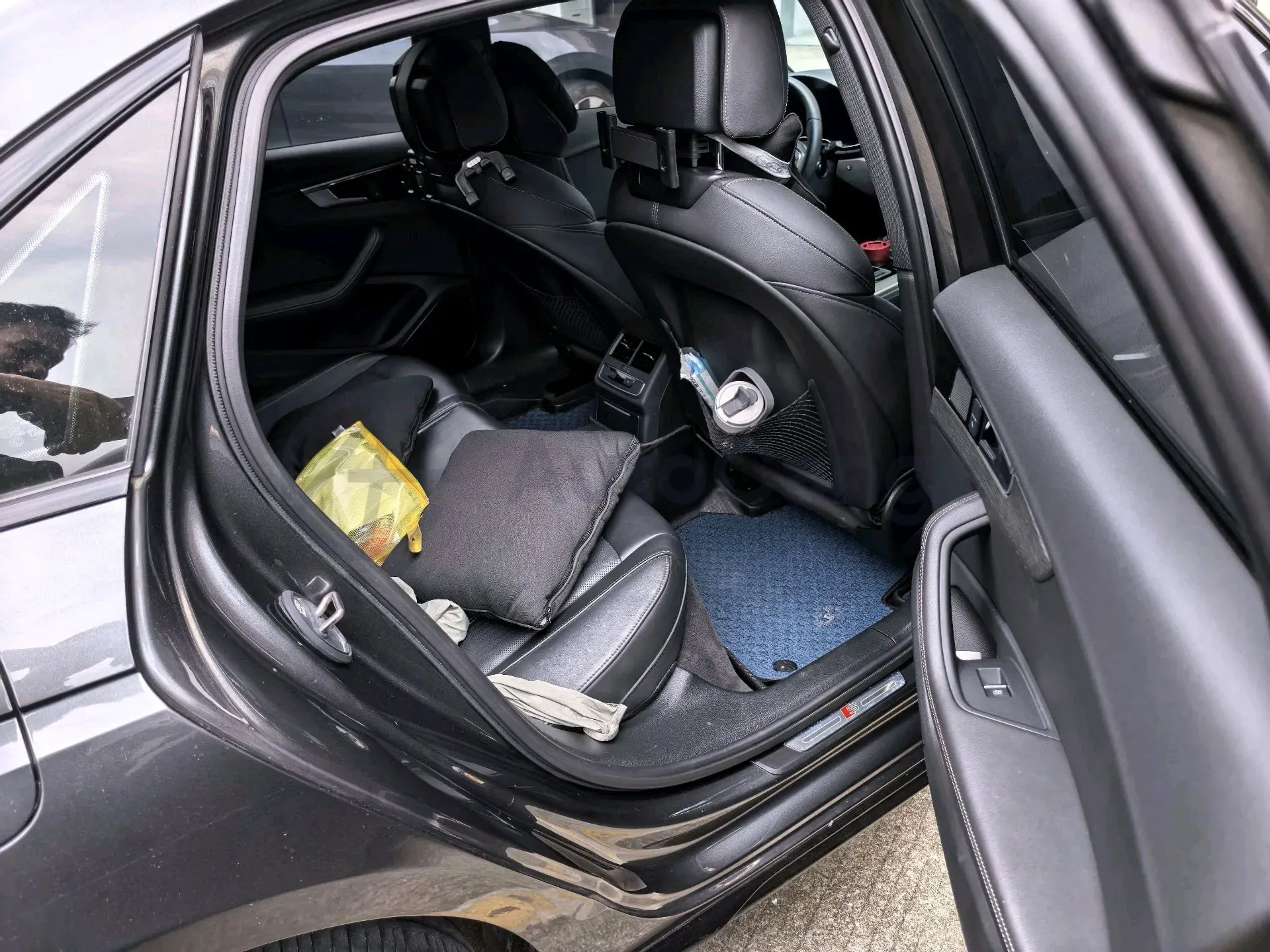 2023 Audi A4L 2.0T 190HP L4 7DCT,autocango,china used car exporter,china ev exporter,chinese used car exporter,chinese used ev exporter