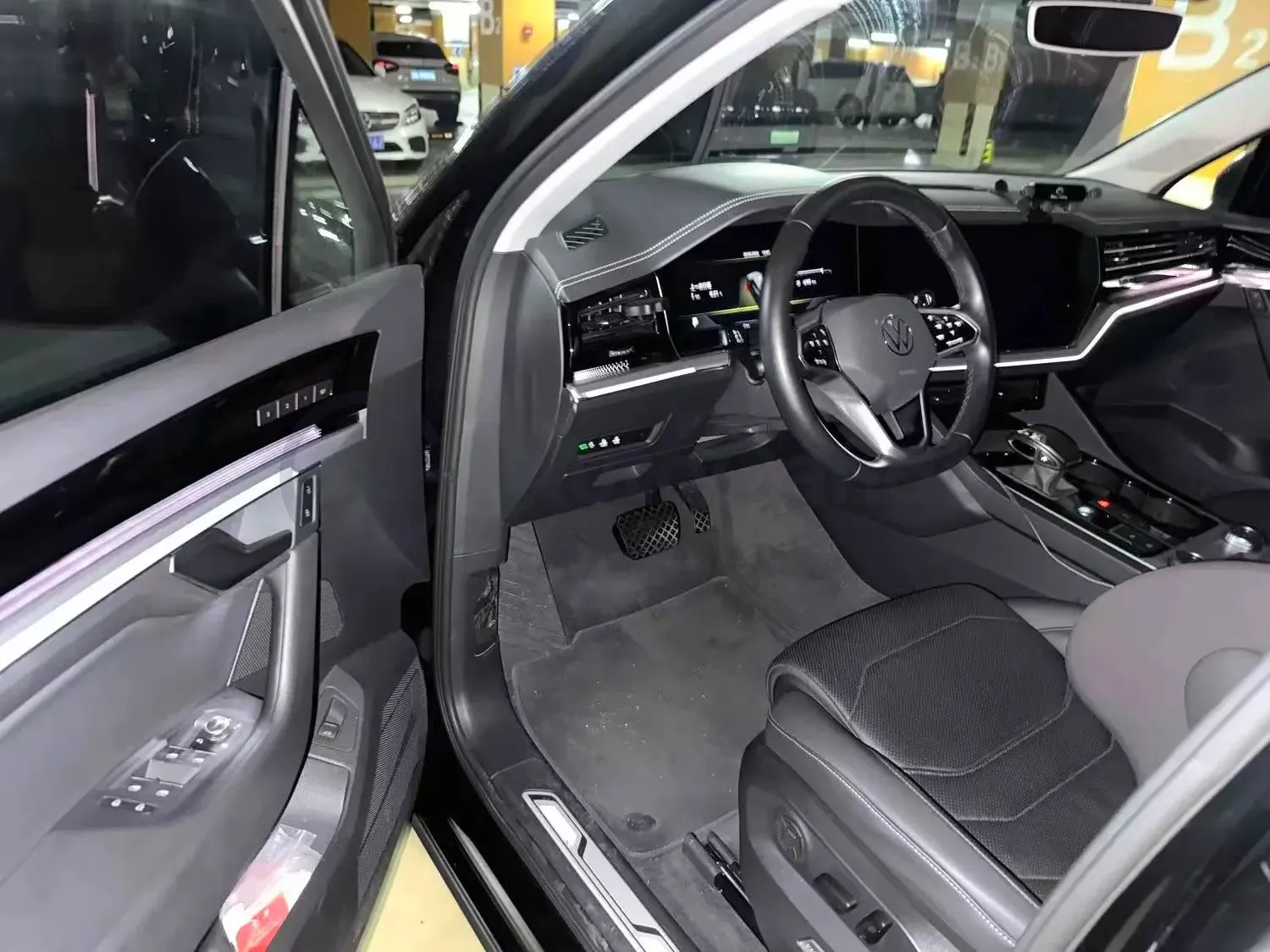 2022 Volkswagen Touareg 3.0T 340HP V6 8AT,autocango,china used car exporter,china ev exporter,chinese used car exporter,chinese used ev exporter