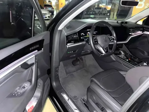 2022 Volkswagen Touareg 3.0T 340HP V6 8AT