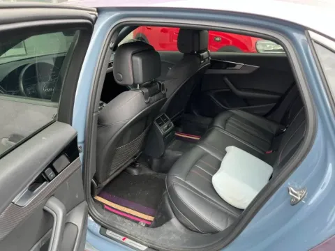2022 Audi A4L 2.0T 190HP L4 7DCT,autocango,china used car exporter,china ev exporter,chinese used car exporter,chinese used ev exporter