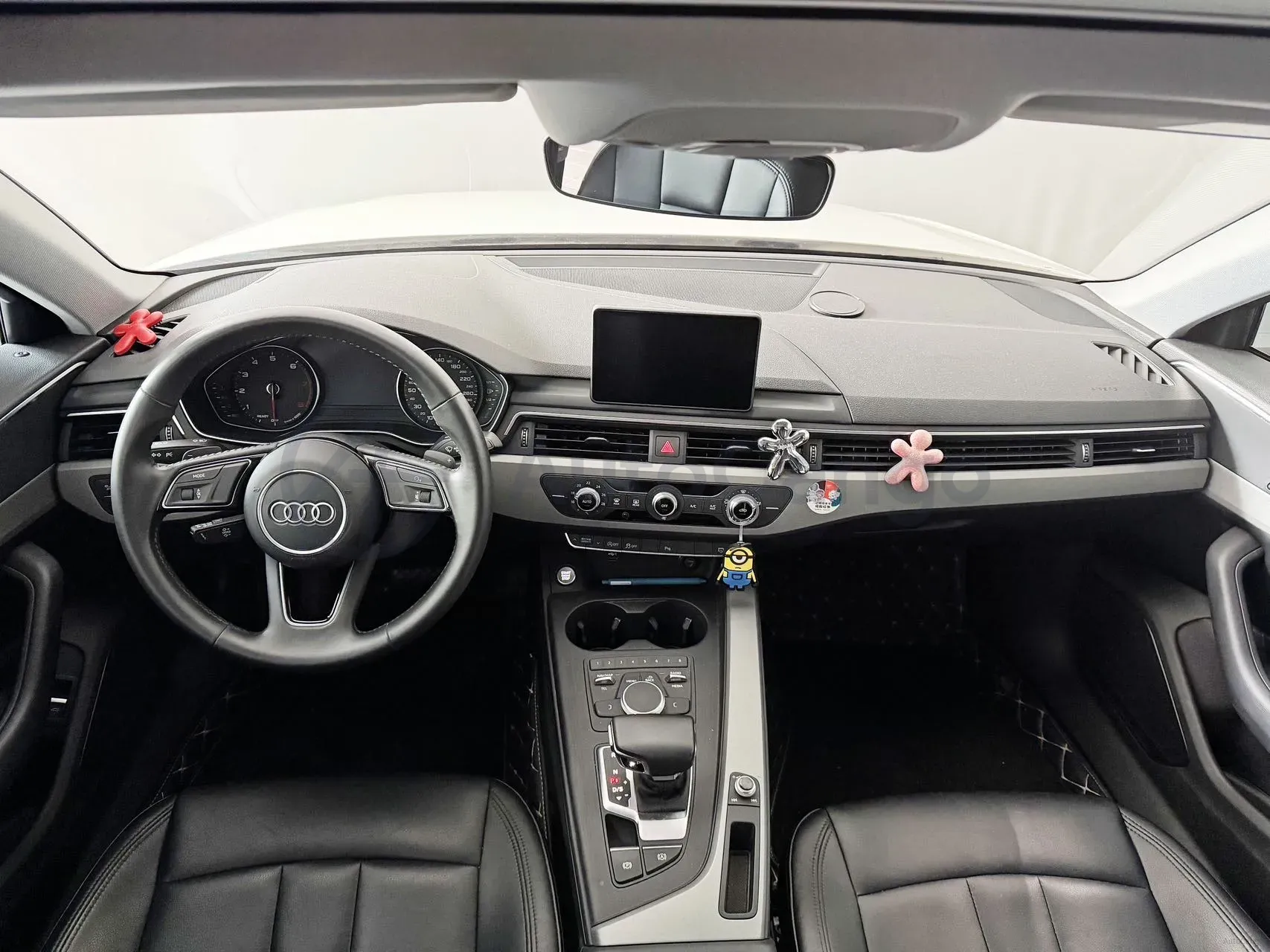2019 Audi A4L 2.0T 190HP L4 7DCT,autocango,china used car exporter,china ev exporter,chinese used car exporter,chinese used ev exporter