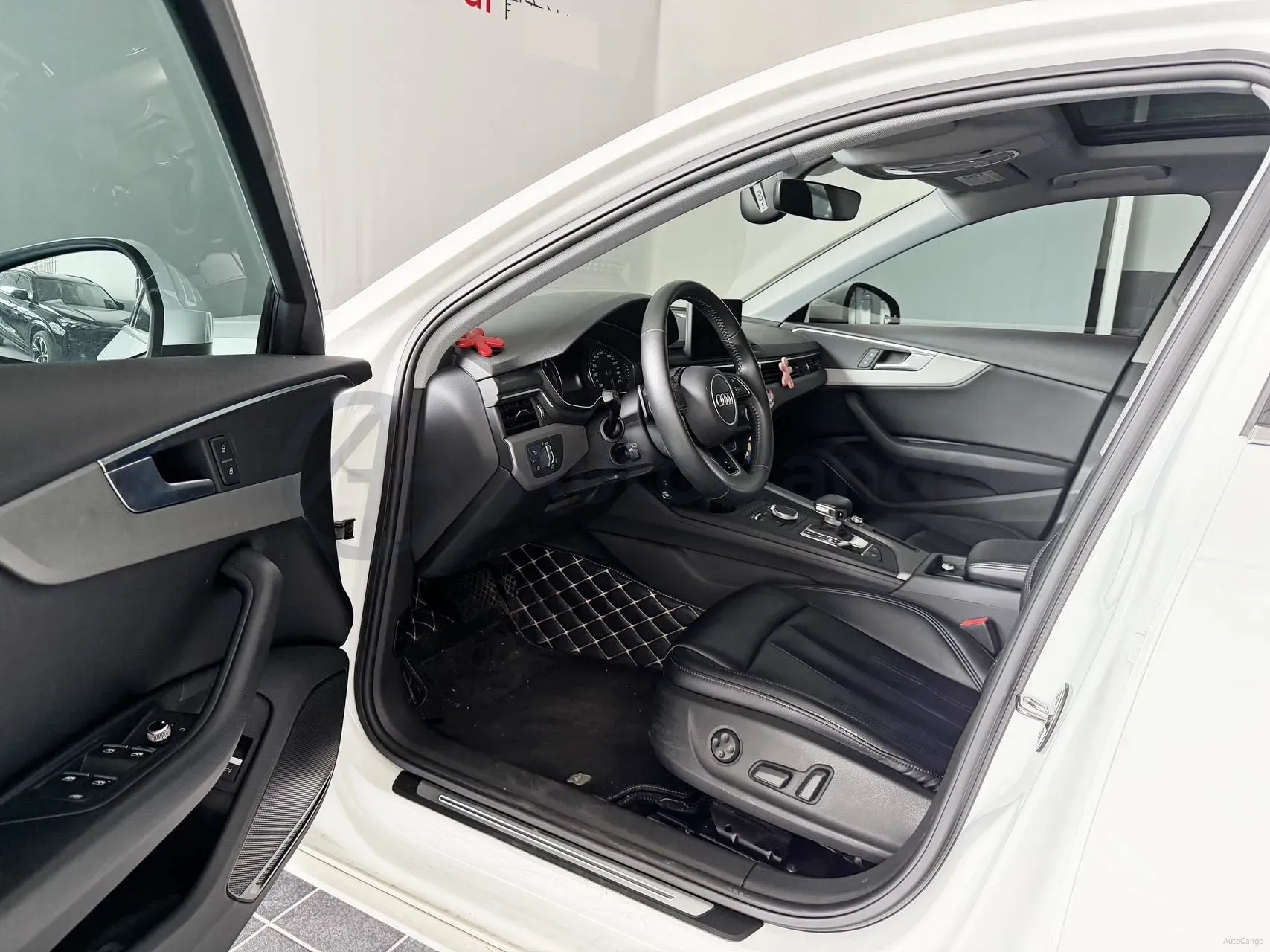 2019 Audi A4L 2.0T 190HP L4 7DCT,autocango,china used car exporter,china ev exporter,chinese used car exporter,chinese used ev exporter