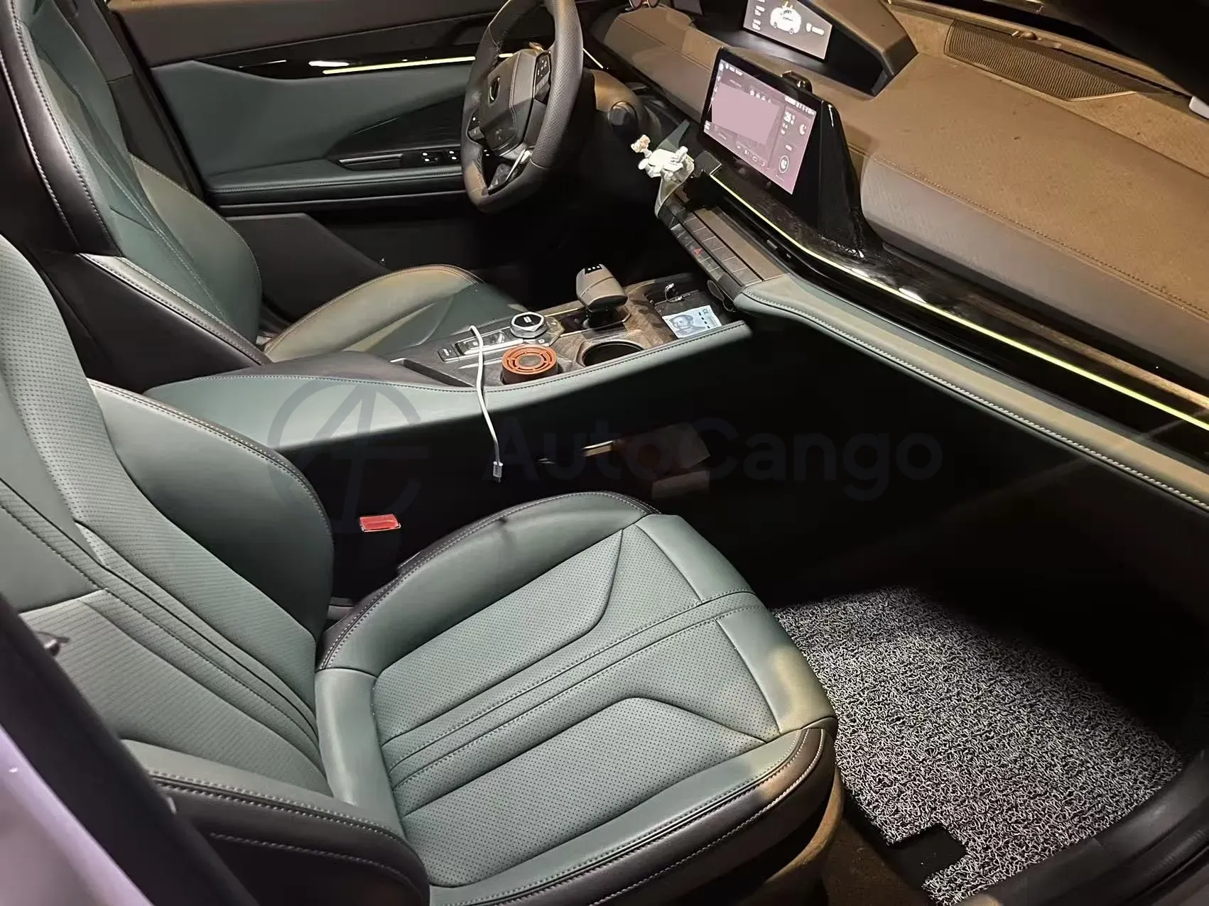 2024 ChangAn UNI-V iDD 1.5L 110HP L4 E-CVT PHEV 18.99KWH,autocango,china used car exporter,china ev exporter,chinese used car exporter,chinese used ev exporter