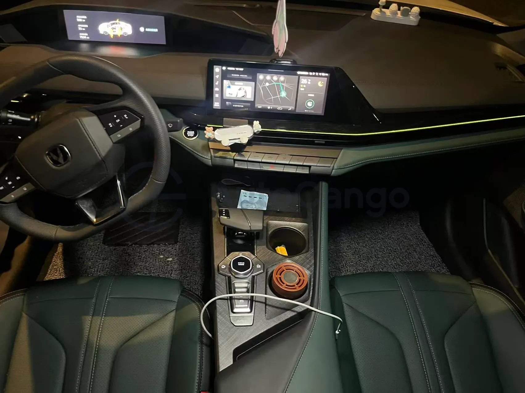2024 ChangAn UNI-V iDD 1.5L 110HP L4 E-CVT PHEV 18.99KWH,autocango,china used car exporter,china ev exporter,chinese used car exporter,chinese used ev exporter