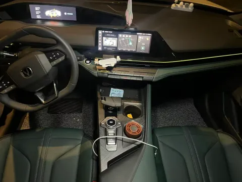 2024 ChangAn UNI-V iDD 1.5L 110HP L4 E-CVT PHEV 18.99KWH