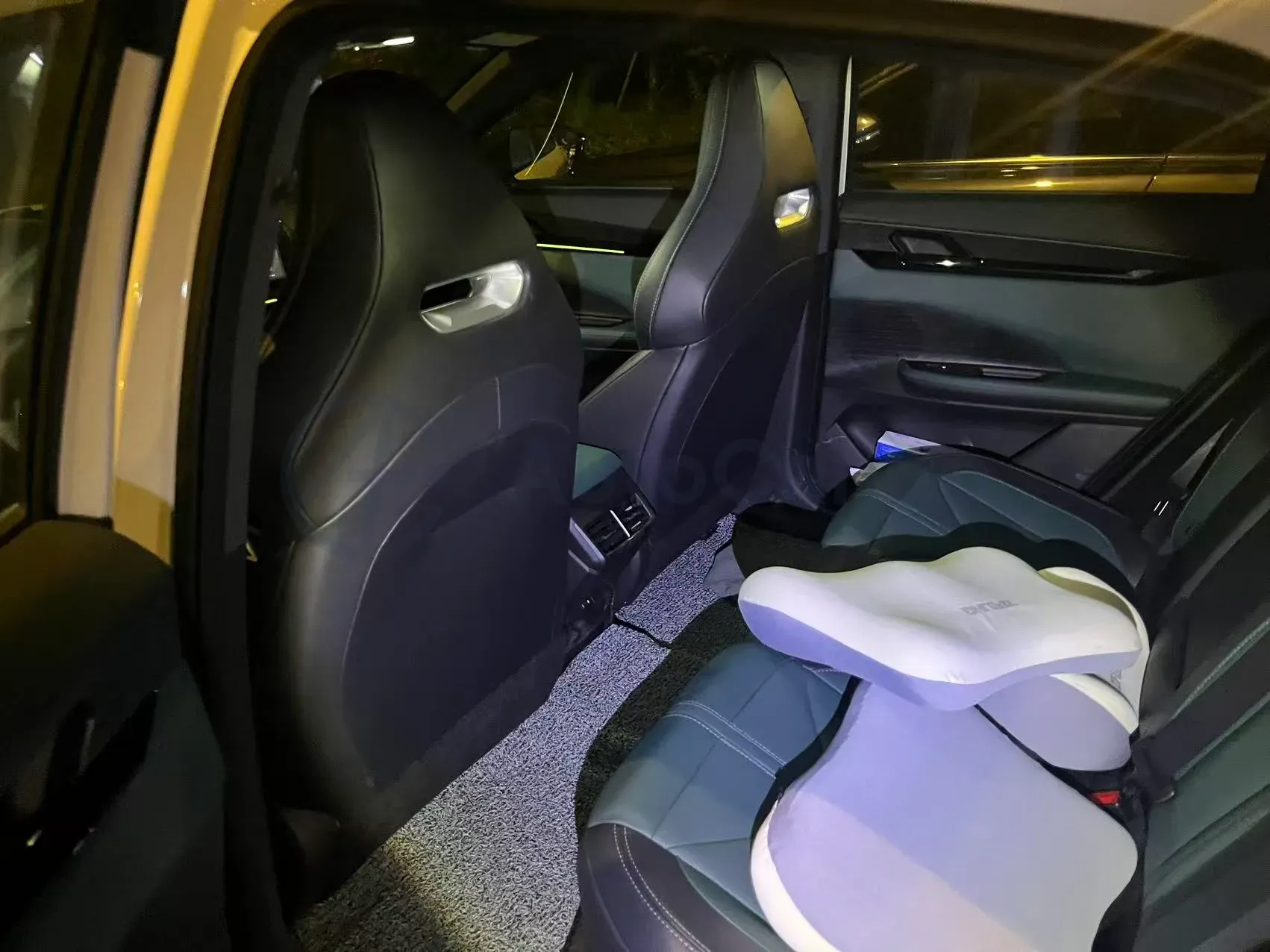 2024 ChangAn UNI-V iDD 1.5L 110HP L4 E-CVT PHEV 18.99KWH,autocango,china used car exporter,china ev exporter,chinese used car exporter,chinese used ev exporter