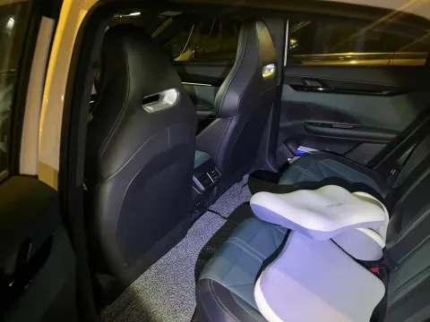 2024 ChangAn UNI-V iDD 1.5L 110HP L4 E-CVT PHEV 18.99KWH