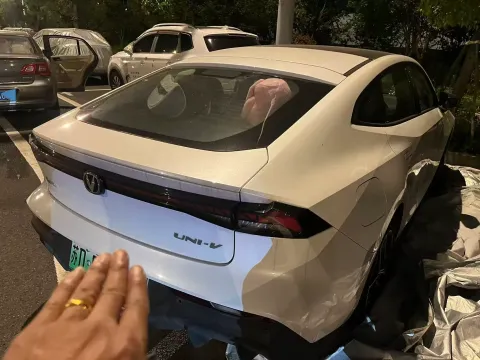2024 ChangAn UNI-V iDD 1.5L 110HP L4 E-CVT PHEV 18.99KWH