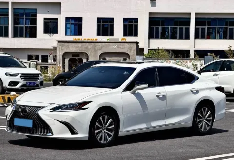 2021 LEXUS ES,autocango,china used car exporter,china ev exporter,chinese used car exporter,chinese used ev exporter