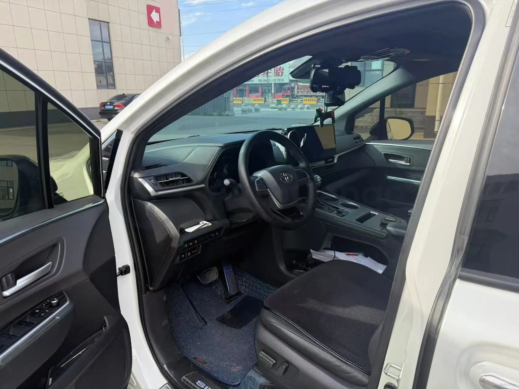 2023 Toyota Sienna 2.5L 189HP L4 E-CVT Hybrid,autocango,china used car exporter,china ev exporter,chinese used car exporter,chinese used ev exporter