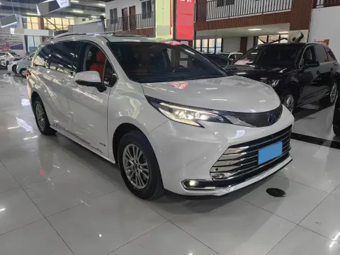 2023 Toyota Sienna 2.5L 189HP L4 E-CVT Hybrid