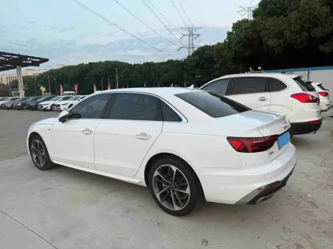 2024 Audi A4L 2.0T 190HP L4 7DCT,autocango,china used car exporter,china ev exporter,chinese used car exporter,chinese used ev exporter