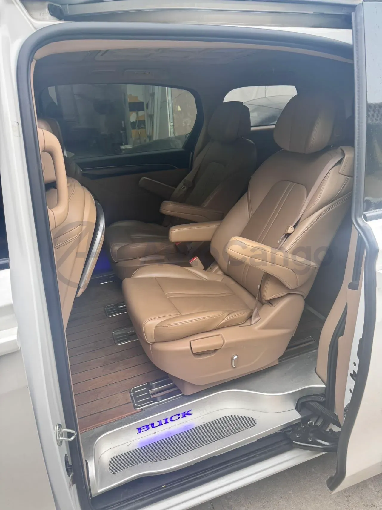 2021 Buick GL8 2.0T 237HP L4 9AT,autocango,china used car exporter,china ev exporter,chinese used car exporter,chinese used ev exporter