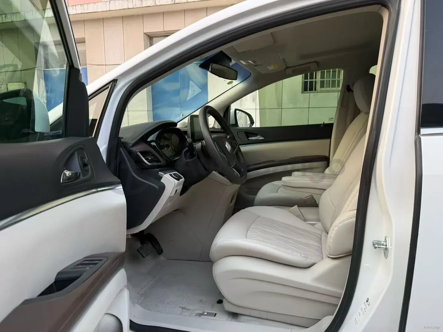 2022 Buick GL8 2.0T 237HP L4 9AT,autocango,china used car exporter,china ev exporter,chinese used car exporter,chinese used ev exporter