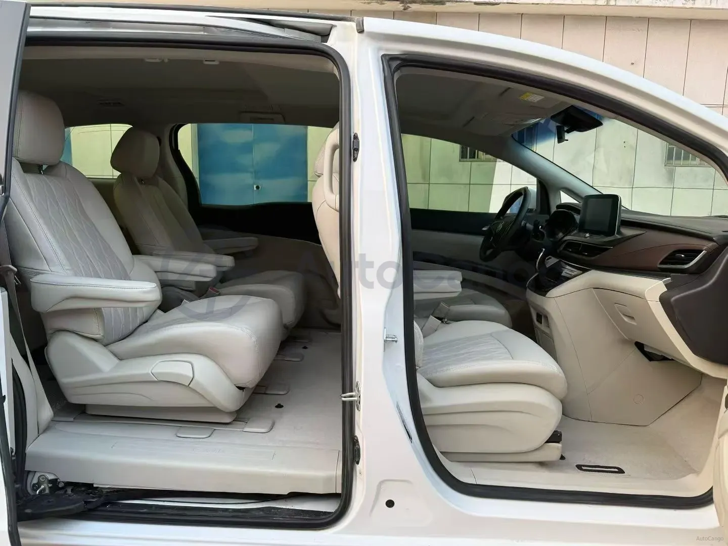 2022 Buick GL8 2.0T 237HP L4 9AT,autocango,china used car exporter,china ev exporter,chinese used car exporter,chinese used ev exporter