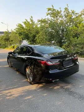 2025 Toyota Camry 2.0L 152HP L4 E-CVT Hybrid