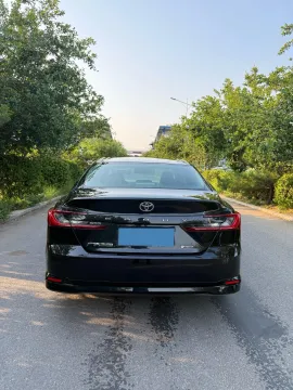 2025 Toyota Camry 2.0L 152HP L4 E-CVT Hybrid