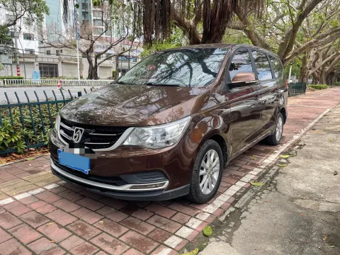 2016 BaoJun 730 1.5L 112HP L4 5MT,autocango,china used car exporter,china ev exporter,chinese used car exporter,chinese used ev exporter