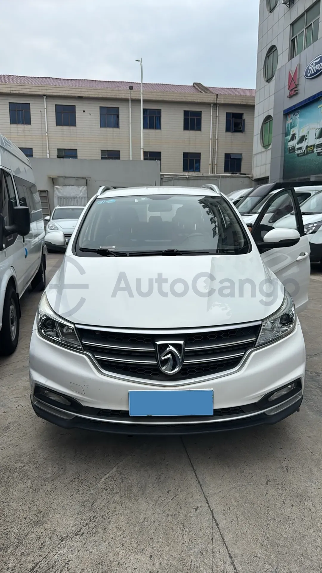 2019 BaoJun 730 1.5L 105HP L4 6MT,autocango,china used car exporter,china ev exporter,chinese used car exporter,chinese used ev exporter