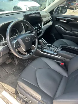 2022 Toyota Highlander 2.0T 248HP L4 8AT,autocango,china used car exporter,china ev exporter,chinese used car exporter,chinese used ev exporter