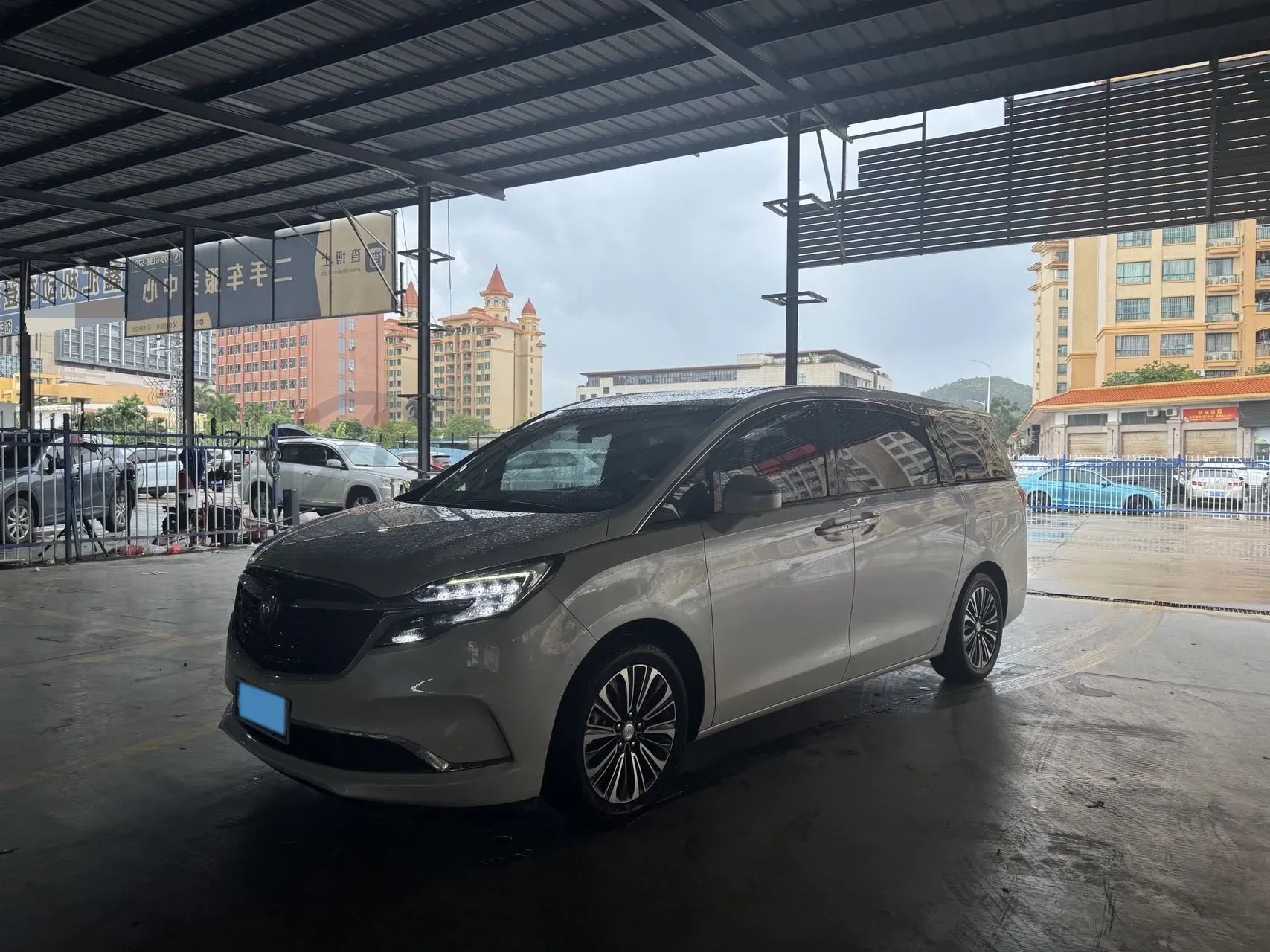 2022 Buick GL8 2.0T 237HP L4 9AT,autocango,china used car exporter,china ev exporter,chinese used car exporter,chinese used ev exporter