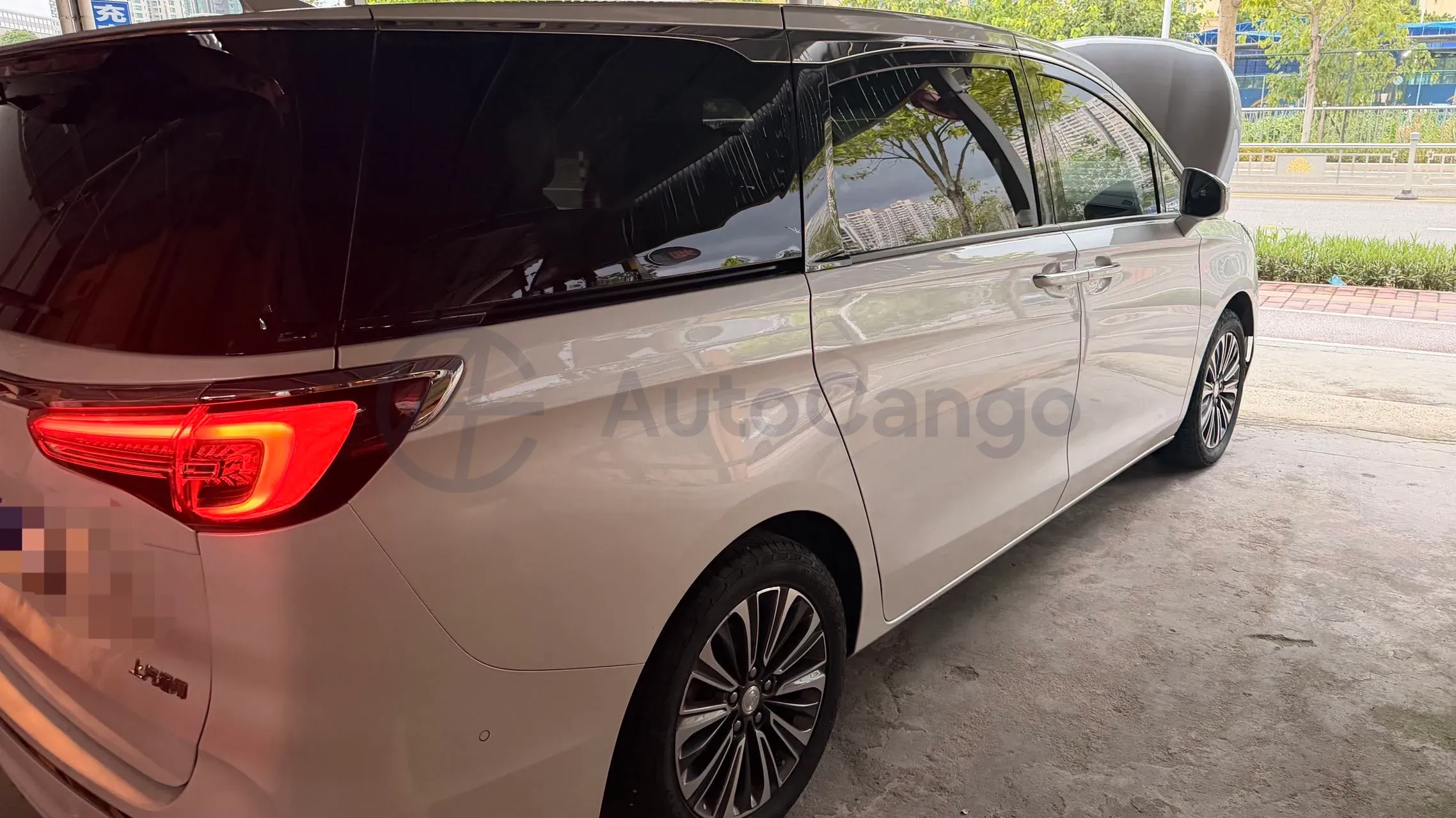 2022 Buick GL8 2.0T 237HP L4 9AT,autocango,china used car exporter,china ev exporter,chinese used car exporter,chinese used ev exporter