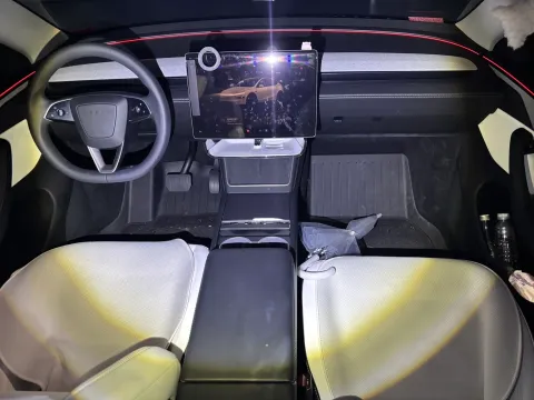 2025 Tesla Model Y BEV 78.4KWH