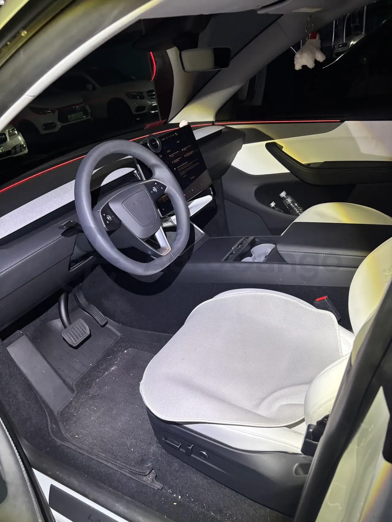 2025 Tesla Model Y BEV 78.4KWH,autocango,china used car exporter,china ev exporter,chinese used car exporter,chinese used ev exporter