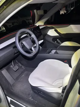 2025 Tesla Model Y BEV 78.4KWH