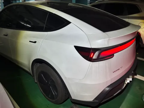 2025 Tesla Model Y BEV 78.4KWH
