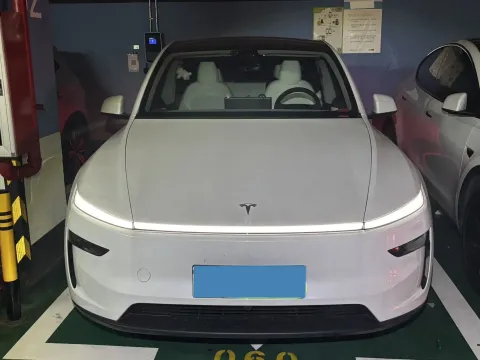 2025 Tesla Model Y BEV 78.4KWH