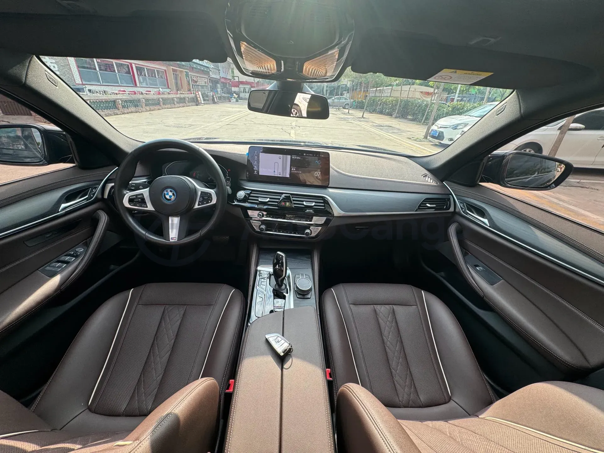 2022 BMW 5 Series 2.0T 184HP L4 8AT PHEV 17.7KWH,autocango,china used car exporter,china ev exporter,chinese used car exporter,chinese used ev exporter