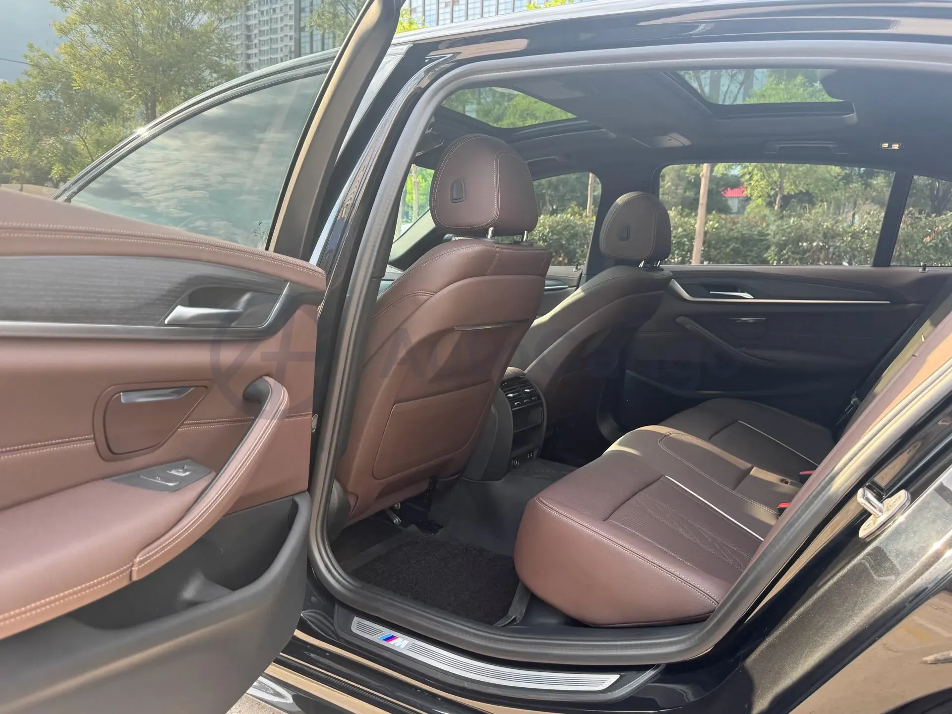 2022 BMW 5 Series 2.0T 184HP L4 8AT PHEV 17.7KWH,autocango,china used car exporter,china ev exporter,chinese used car exporter,chinese used ev exporter