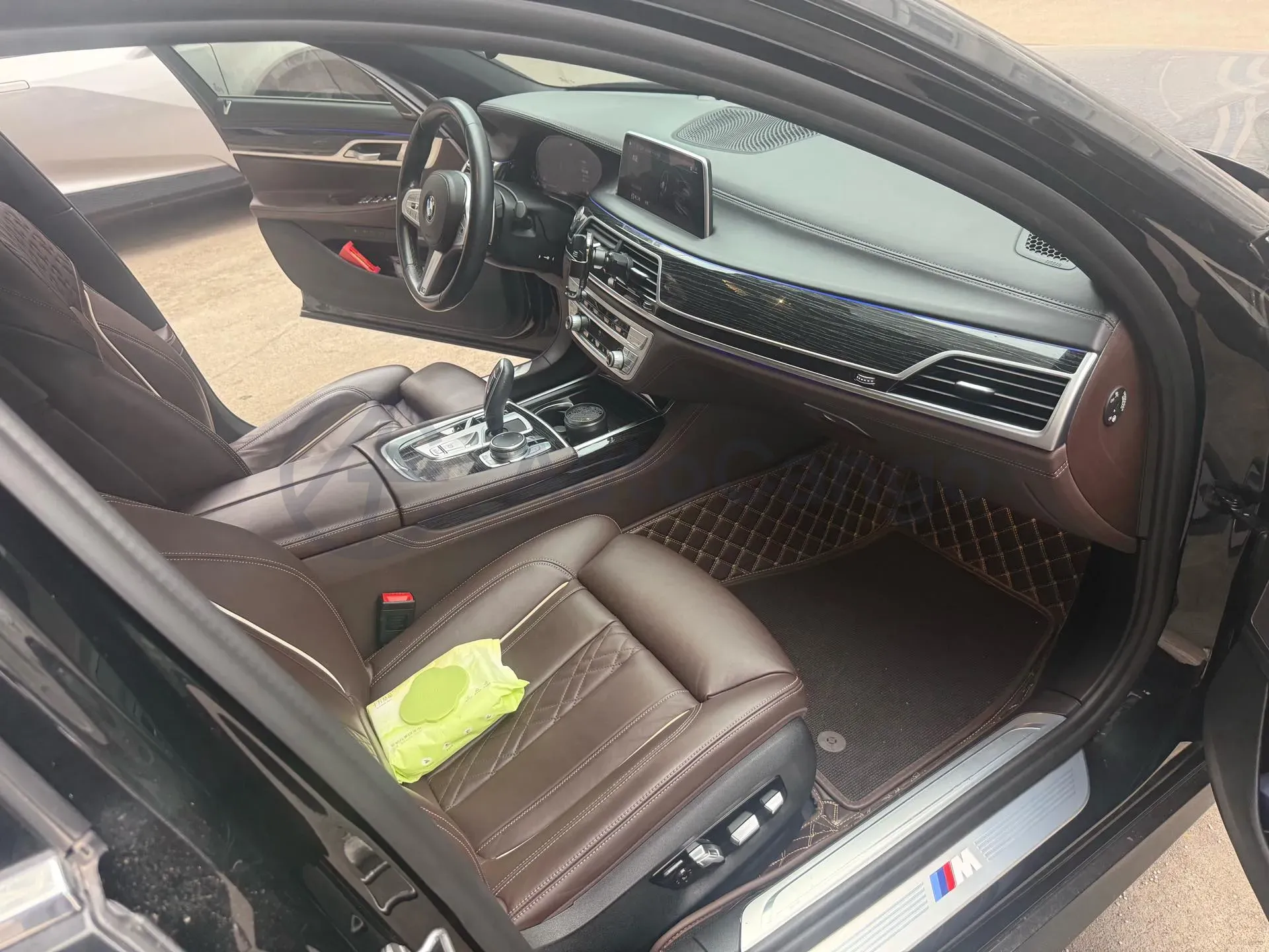 2021 BMW 7 Series 2.0T 265HP L4 8AT,autocango,china used car exporter,china ev exporter,chinese used car exporter,chinese used ev exporter