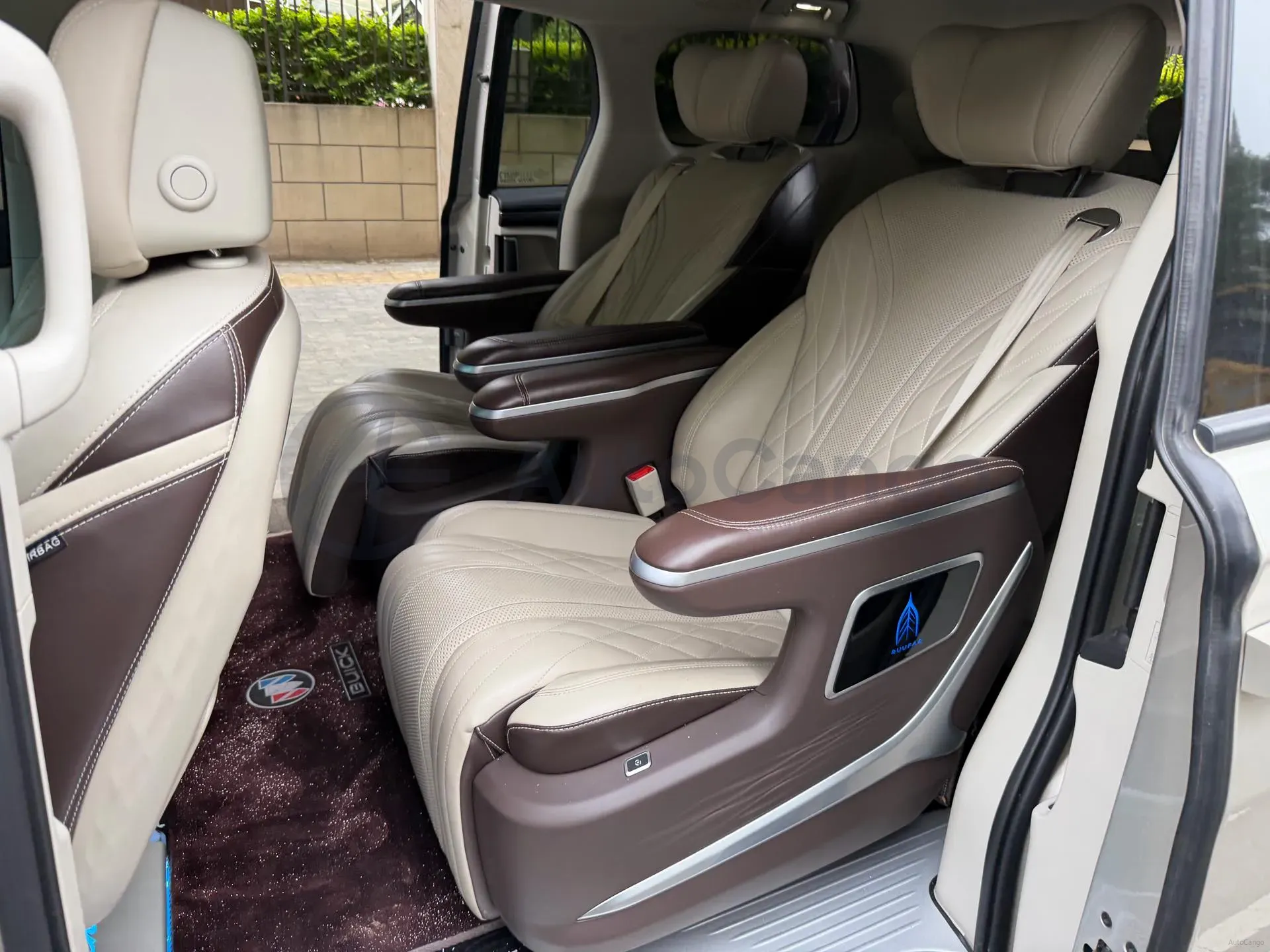 2022 Buick GL8 2.0T 237HP L4 9AT,autocango,china used car exporter,china ev exporter,chinese used car exporter,chinese used ev exporter