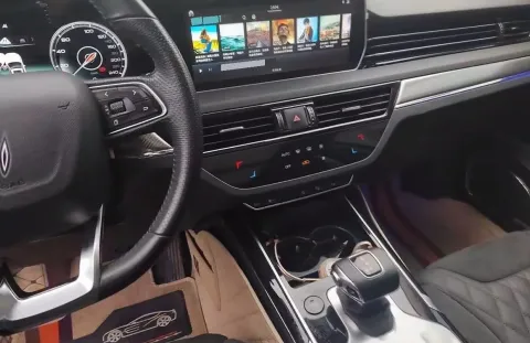 2022 HongQi HS5 2.0T 224HP L4 6AT