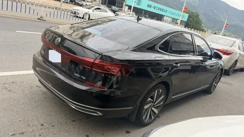 2024 Volkswagen Passat 2.0T 220HP L4 7DCT