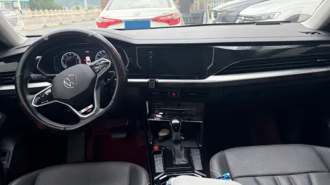 2024 Volkswagen Passat 2.0T 220HP L4 7DCT
