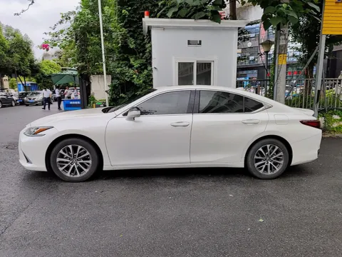2021 Lexus ES 2.5L 178HP L4 E-CVT Hybrid