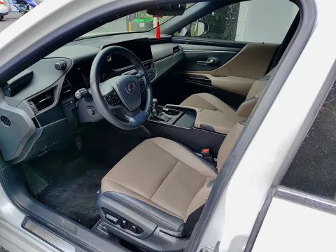 2021 Lexus ES 2.5L 178HP L4 E-CVT Hybrid