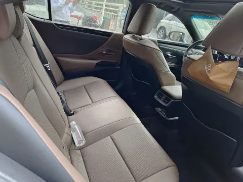 2021 Lexus ES 2.5L 178HP L4 E-CVT Hybrid