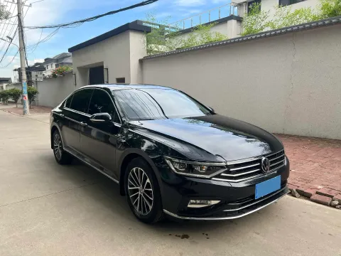 2020 Volkswagen Magotan 2.0T 220HP L4 7DCT,autocango,china used car exporter,china ev exporter,chinese used car exporter,chinese used ev exporter
