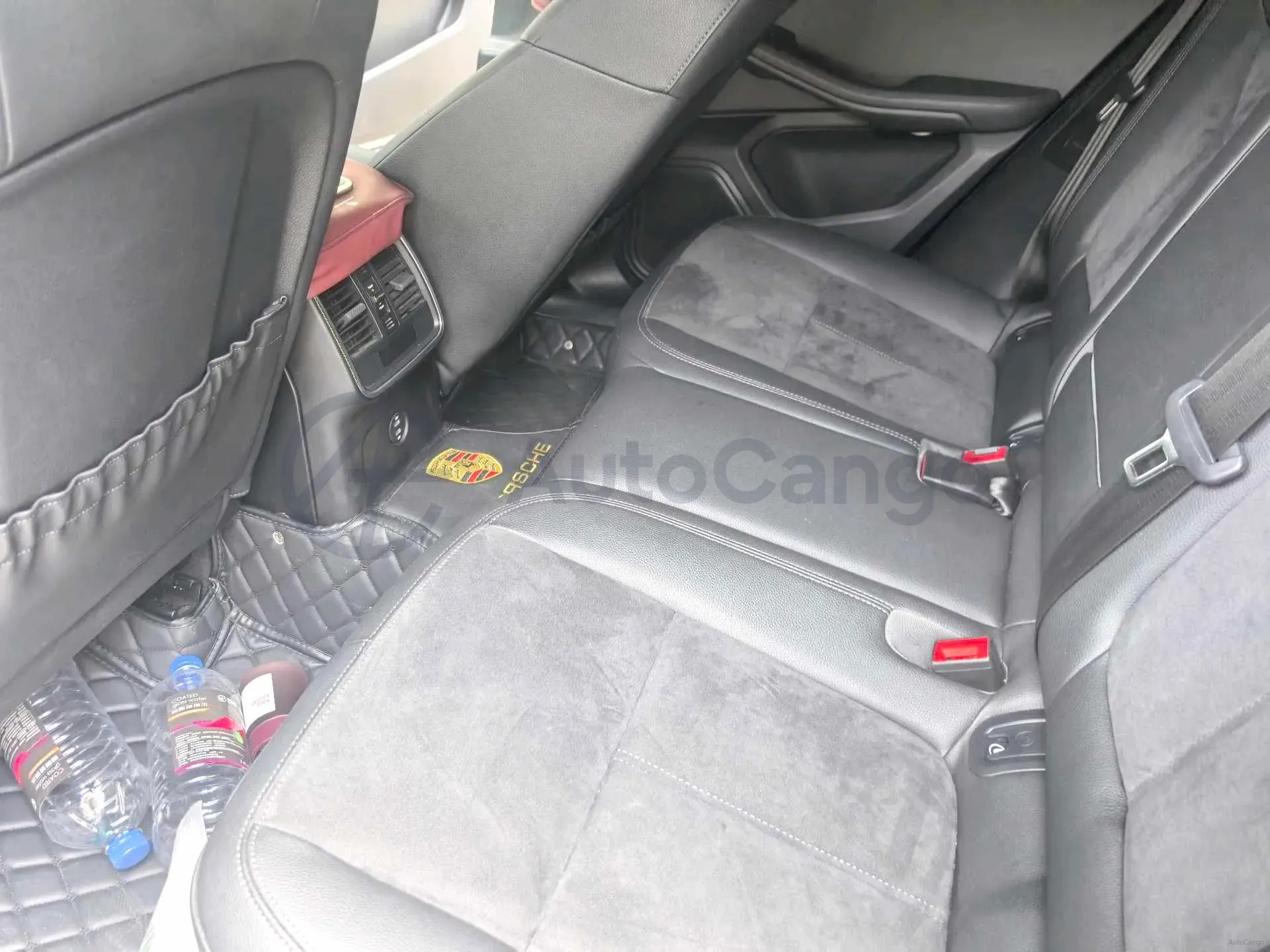 2021 Porsche Macan 2.0T 252HP L4 7DCT,autocango,china used car exporter,china ev exporter,chinese used car exporter,chinese used ev exporter