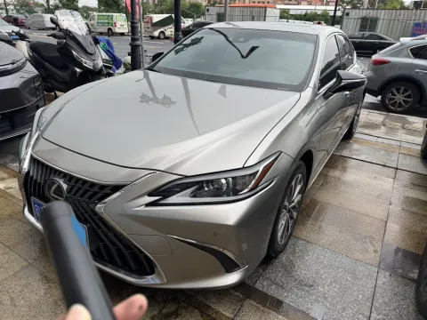 2022 LEXUS ES,autocango,china used car exporter,china ev exporter,chinese used car exporter,chinese used ev exporter