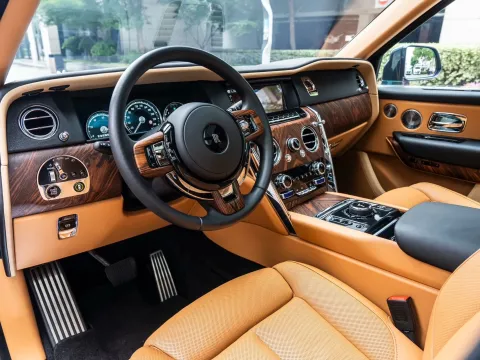 2018 Rolls-Royce Cullinan 6.7T 571HP V12 8AT,autocango,china used car exporter,china ev exporter,chinese used car exporter,chinese used ev exporter