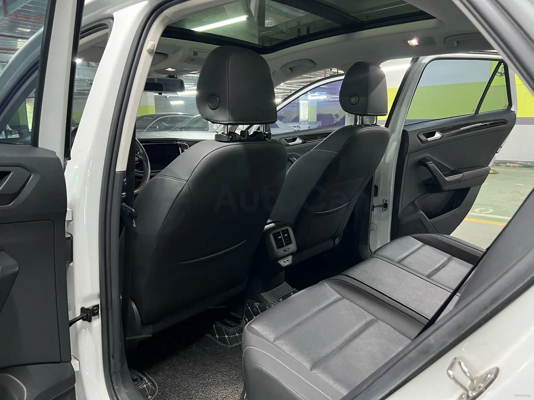 2022 Volkswagen T-Roc 1.4T 150HP L4 7DCT,autocango,china used car exporter,china ev exporter,chinese used car exporter,chinese used ev exporter