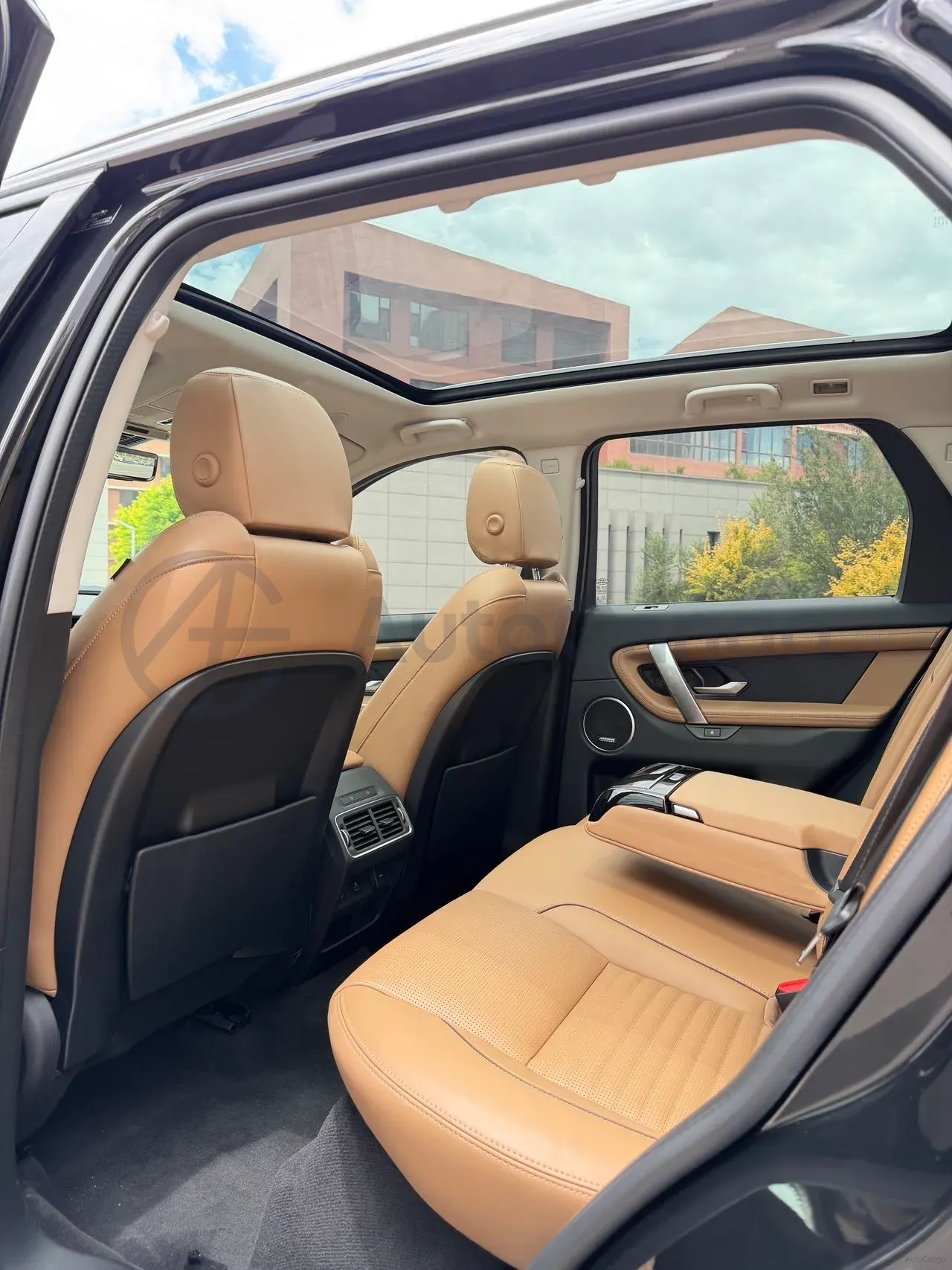 2024 Land Rover Discovery Sport 2.0T 249HP L4 9AT,autocango,china used car exporter,china ev exporter,chinese used car exporter,chinese used ev exporter