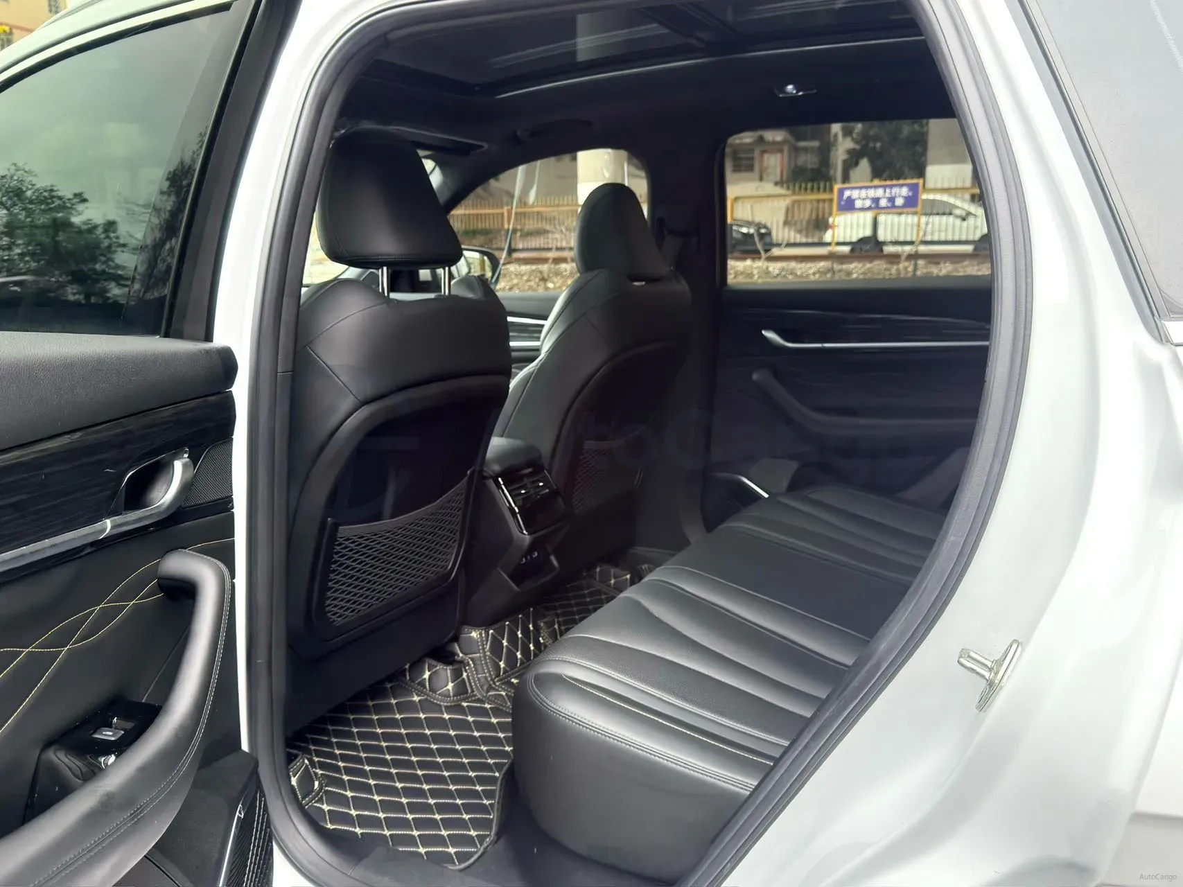 2024 Geely Monjaro 2.0T 218HP L4 7DCT,autocango,china used car exporter,china ev exporter,chinese used car exporter,chinese used ev exporter