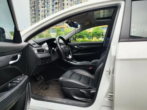 2021 BaoJun 530 1.5T 147HP L4 CVT,autocango,china used car exporter,china ev exporter,chinese used car exporter,chinese used ev exporter